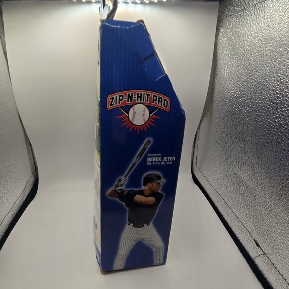 Vintage Rare Derek Jeter ZIP-N-HIT PRO 2005 New York Yankees Baseball Practice - Picture 4 of 7